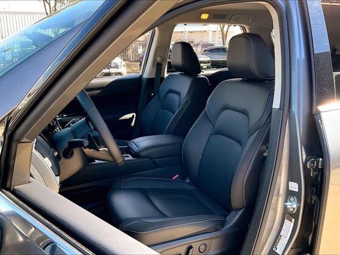 Certified 2025 Nissan Pathfinder SL image 8