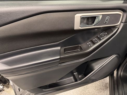 Used 2020 Ford Explorer XLT image 21