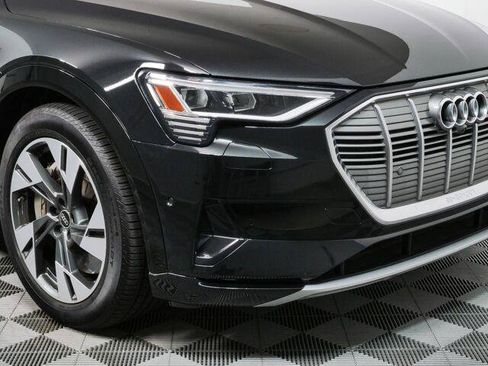 Used 2023 Audi e-tron Premium Plus w/ Premium Plus Package AWD/4WD image 38
