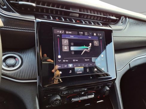 Certified 2023 Jeep Grand Cherokee L Laredo image 7