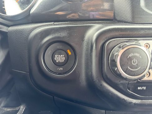 Used 2022 Jeep Gladiator Sport AWD/4WD image 16
