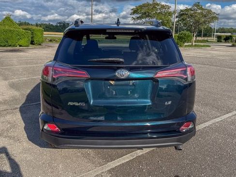 Used 2018 Toyota RAV4 LE FWD image 5