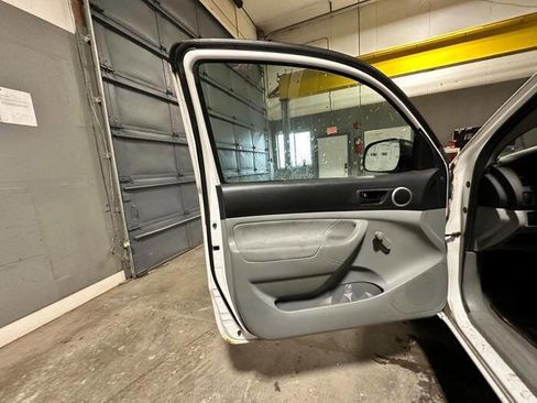 Used 2010 Toyota Tacoma 2WD Regular Cab image 23