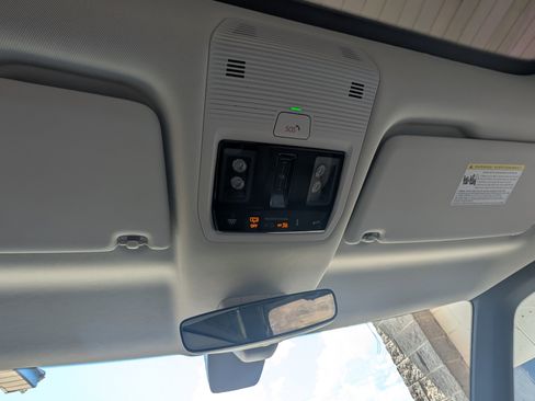 Used 2025 Volkswagen ID. Buzz Pro S Plus RWD image 32
