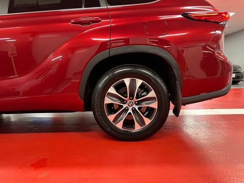 Used 2023 Toyota Highlander XLE AWD/4WD image 28