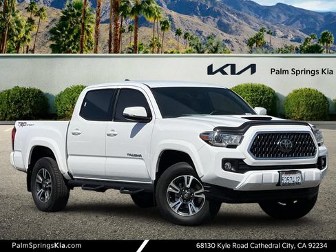 Used 2018 Toyota Tacoma TRD Sport w/ Technology Package RWD image 1