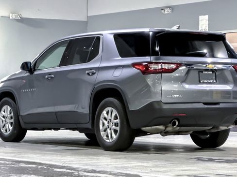 Used 2020 Chevrolet Traverse LS image 3