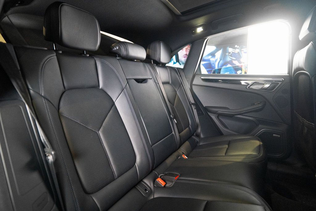 Certified 2025 Porsche Macan AWD/4WD image 39