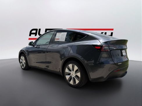 Used 2023 Tesla Model Y 2WD image 7