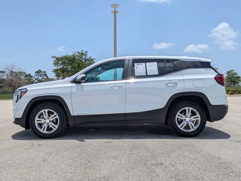 Used 2024 GMC Terrain SLE FWD image 8