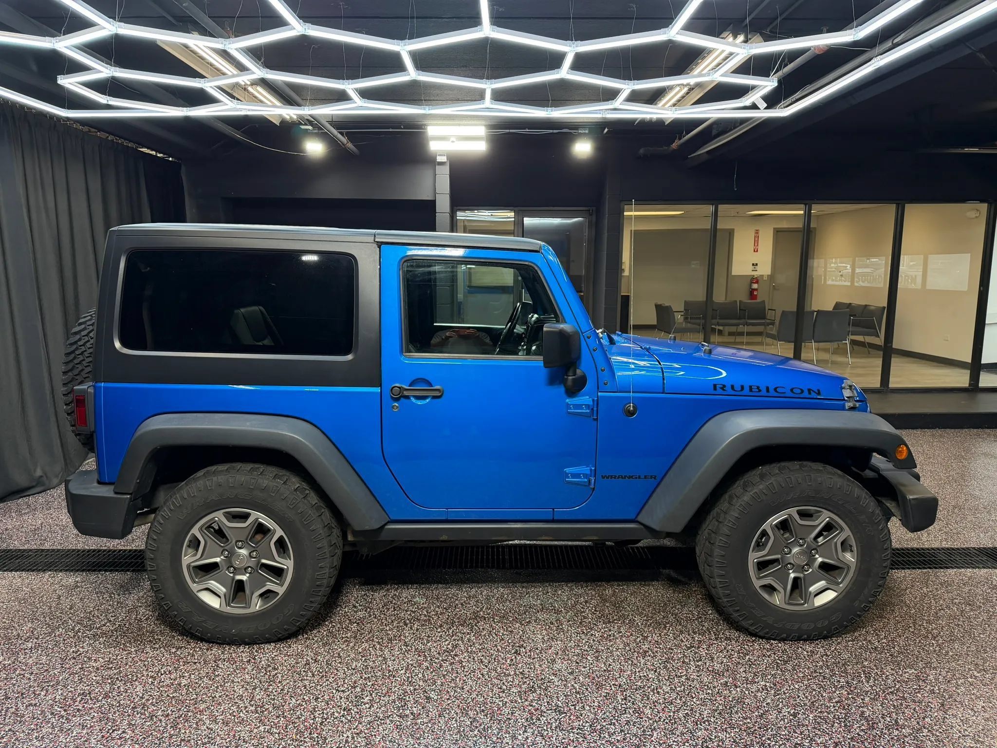 Used 2016 Jeep Wrangler Rubicon w/ Dual Top Group AWD/4WD image 9