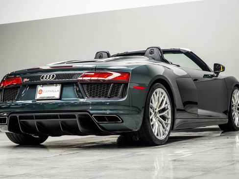 Used 2017 Audi R8 V10 w/ Carbon Exterior Package image 20