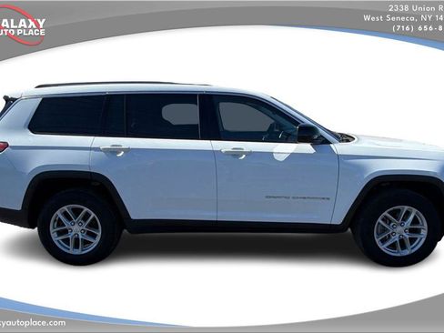 Used 2023 Jeep Grand Cherokee L Laredo AWD/4WD image 4