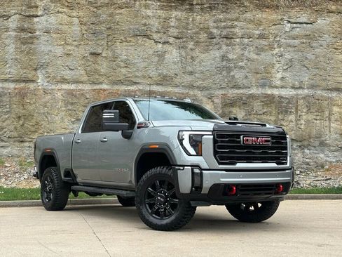 Used 2024 GMC Sierra 3500 AT4 w/ Technology Package image 2