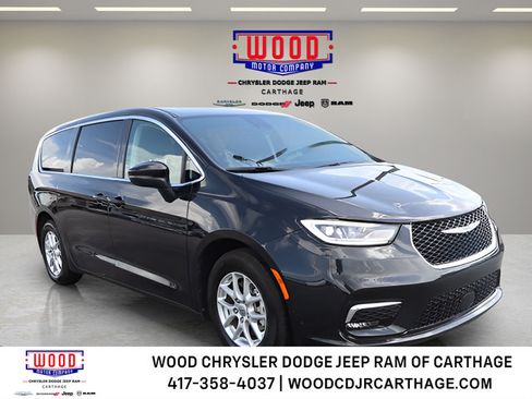 Used 2023 Chrysler Pacifica Touring-L FWD image 1