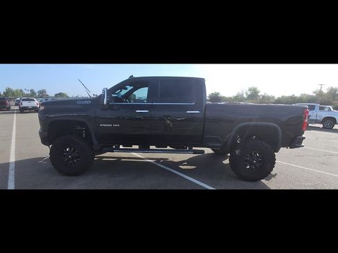 Used 2022 Chevrolet Silverado 2500 High Country w/ Safety Package II AWD/4WD image 8