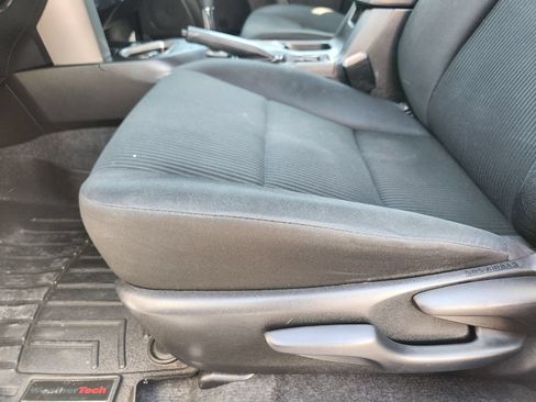 Used 2017 Toyota RAV4 LE w/ Carpet Mat Package AWD/4WD image 27