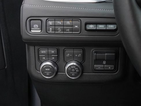 Used 2024 GMC Yukon Denali Ultimate w/ LPO, Illumination Package AWD/4WD image 17