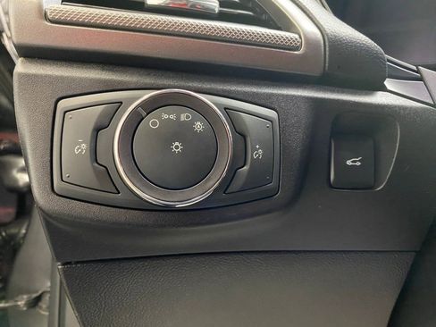 Used 2018 Ford Fusion SE w/ Fusion SE Technology Package image 19