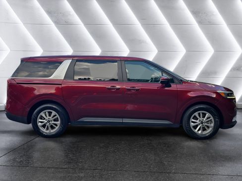 Used 2023 Kia Carnival LX FWD image 6