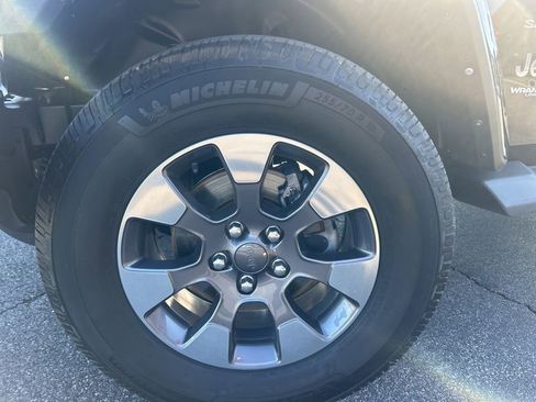 Used 2018 Jeep Wrangler Unlimited Sahara AWD/4WD image 33