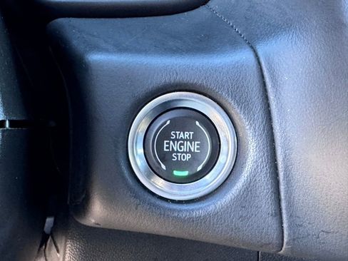 Used 2023 Chevrolet Suburban LT image 16