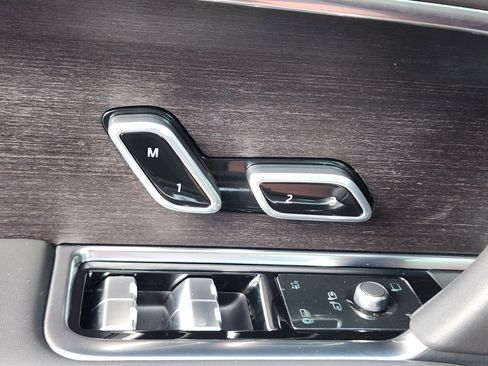 Used 2024 Land Rover Range Rover Long Wheelbase SE image 24