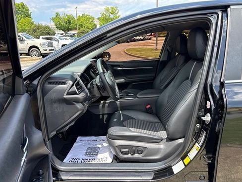 Used 2021 Toyota Camry SE FWD image 13