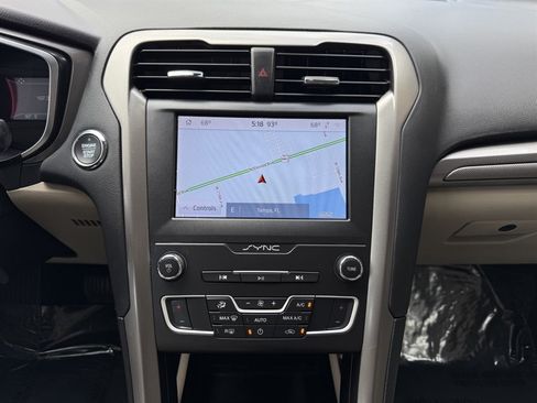Used 2020 Ford Fusion SE FWD image 24
