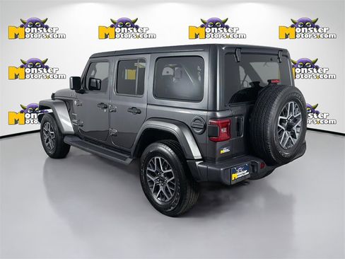 Used 2024 Jeep Wrangler Sahara image 7