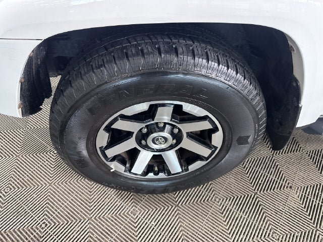 Used 2020 Toyota 4Runner TRD Off-Road AWD/4WD image 10