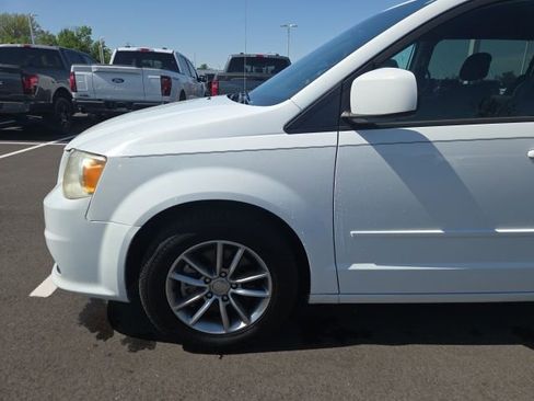 Used 2016 Dodge Grand Caravan SE image 16