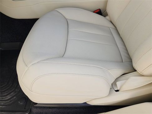 New 2026 Land Rover Range Rover SE image 16