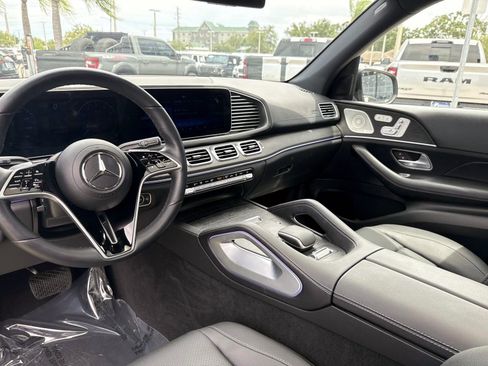 Used 2025 Mercedes-Benz GLS 450 4MATIC image 17