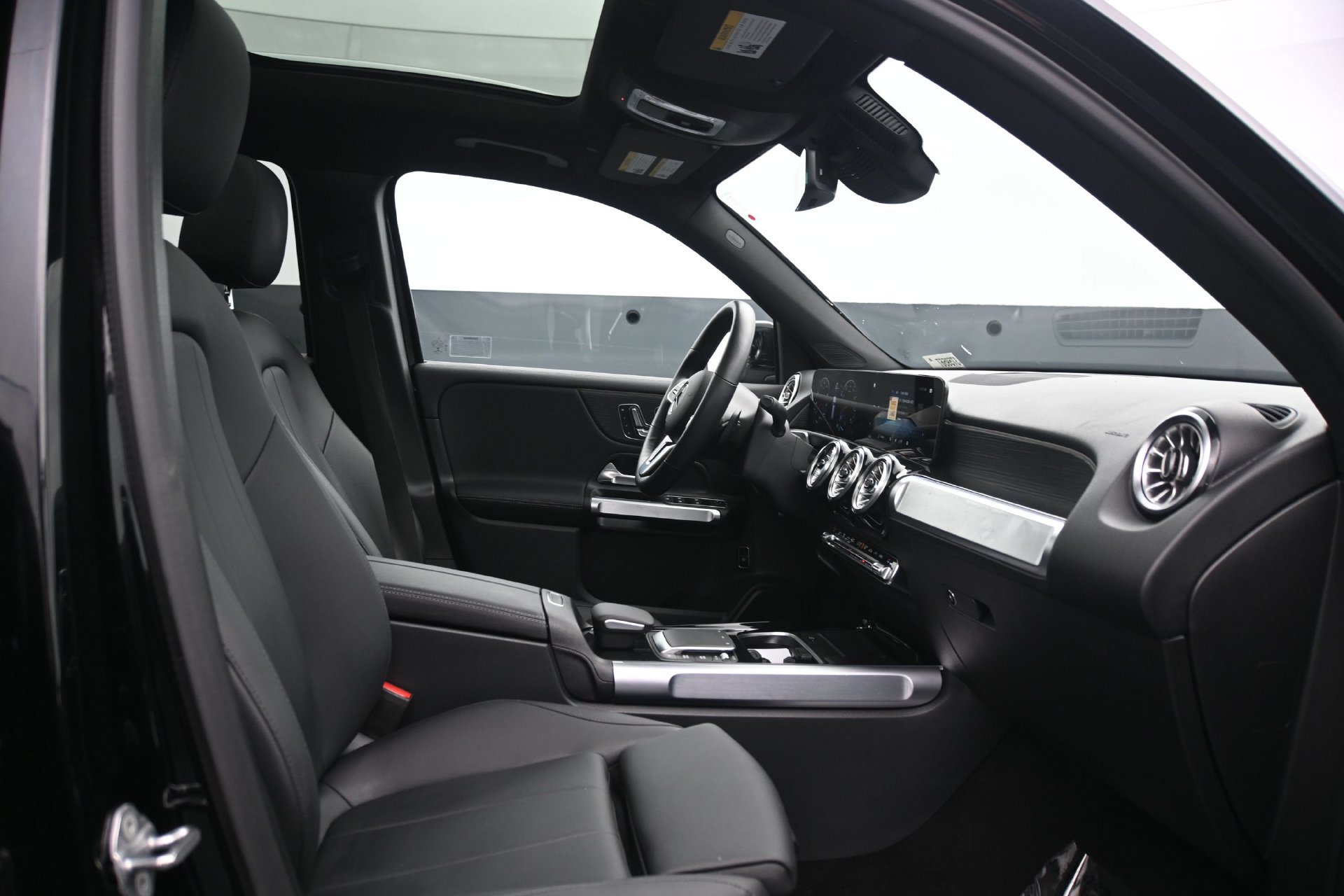 Used 2023 Mercedes-Benz GLB 250 4MATIC image 13