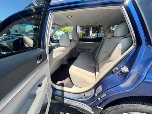 Used 2010 Subaru Outback 2.5i Premium AWD/4WD image 17