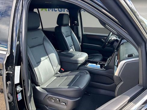 Used 2025 GMC Yukon XL Denali AWD/4WD image 29