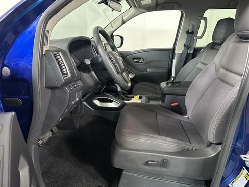 Used 2022 Nissan Frontier SV w/ Technology Package image 11