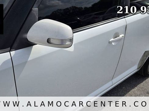 Used 2014 Scion xB FWD image 9