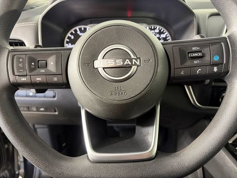 Used 2024 Nissan Rogue SV AWD/4WD image 16