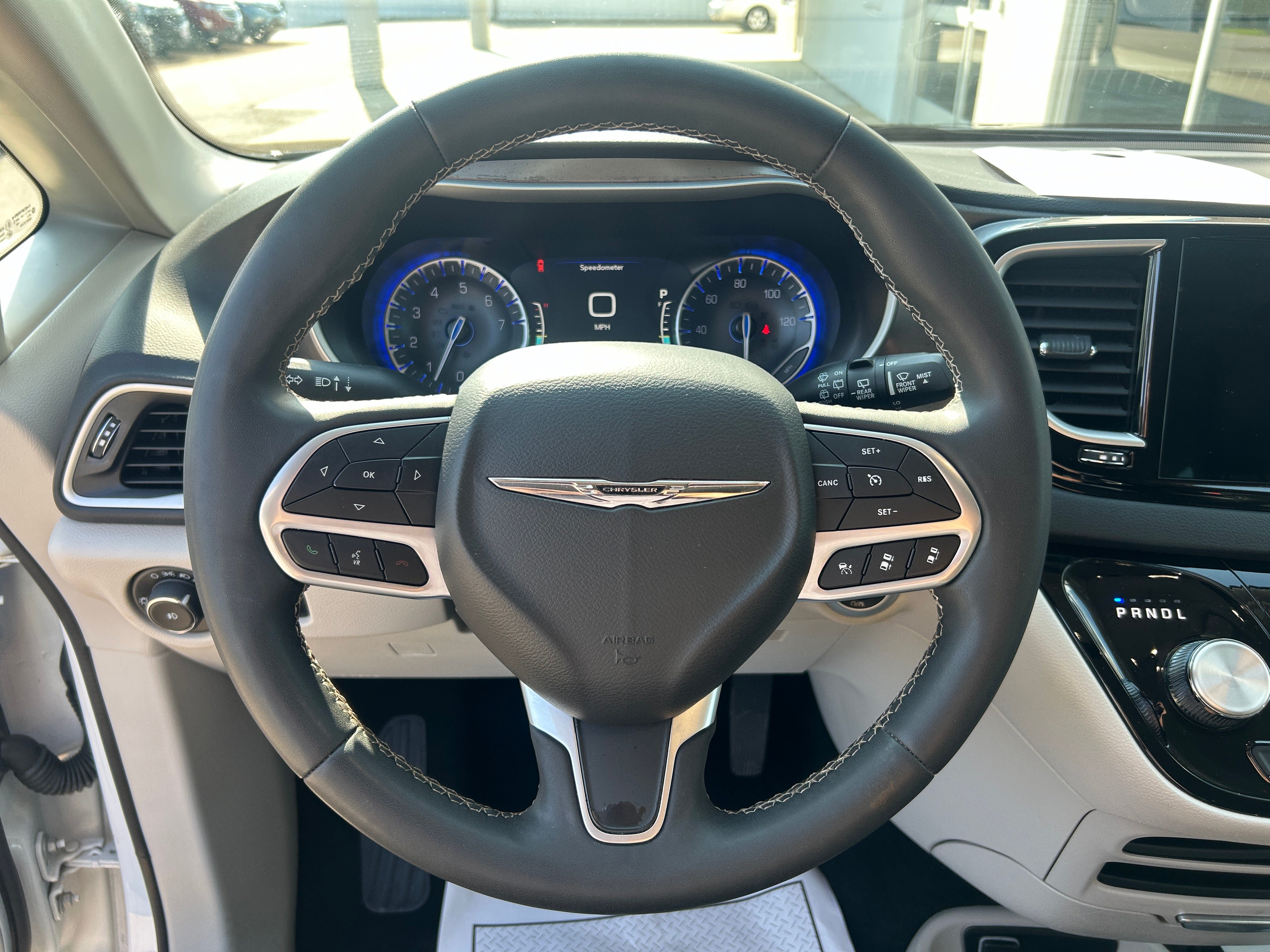 Used 2024 Chrysler Pacifica Touring-L FWD image 20