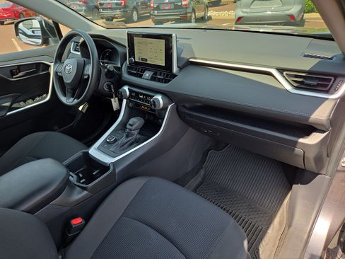 Certified 2025 Toyota RAV4 LE AWD/4WD image 17