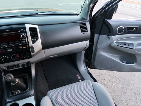 Used 2012 Toyota Tacoma Pickup 4D 5 ft image 27