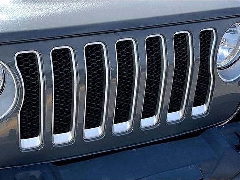 Used 2020 Jeep Wrangler Unlimited Sahara AWD/4WD image 30