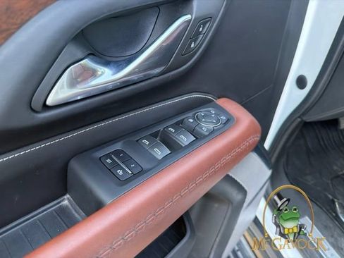 Used 2023 GMC Yukon Denali Ultimate w/ LPO, Floor Liner Package AWD/4WD image 9
