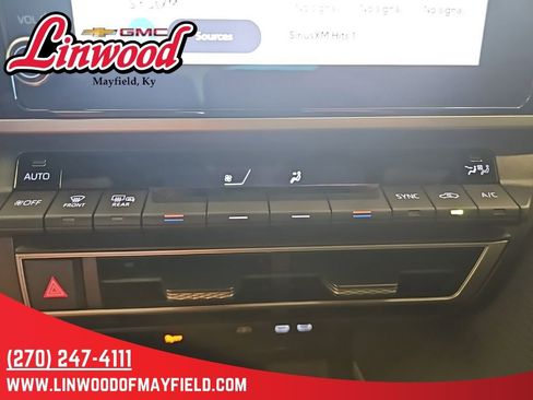 Used 2025 Toyota Camry SE w/ Convenience Package FWD image 25