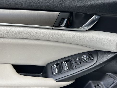 Used 2019 Honda Accord LX image 10