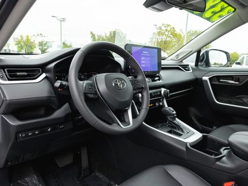 Used 2023 Toyota RAV4 XLE Premium FWD image 10