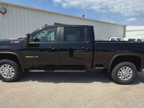 Used 2024 Chevrolet Silverado 2500 LT AWD/4WD image 32