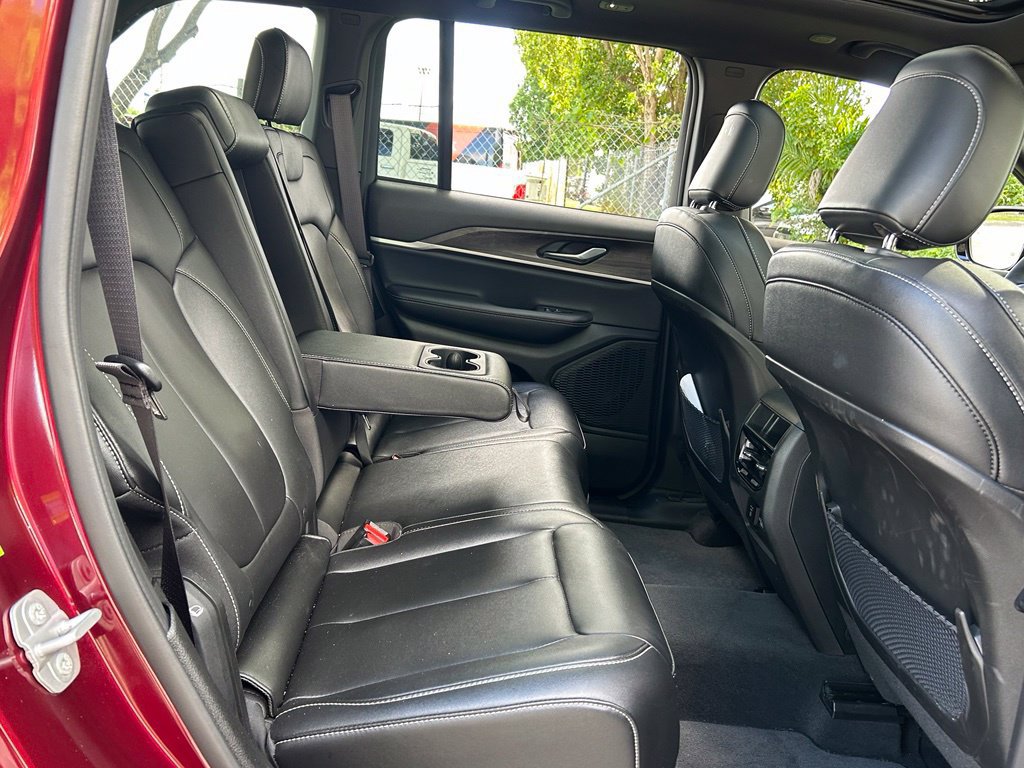 Certified 2025 Jeep Grand Cherokee Limited w/ Black Appearance Package RWD image 45